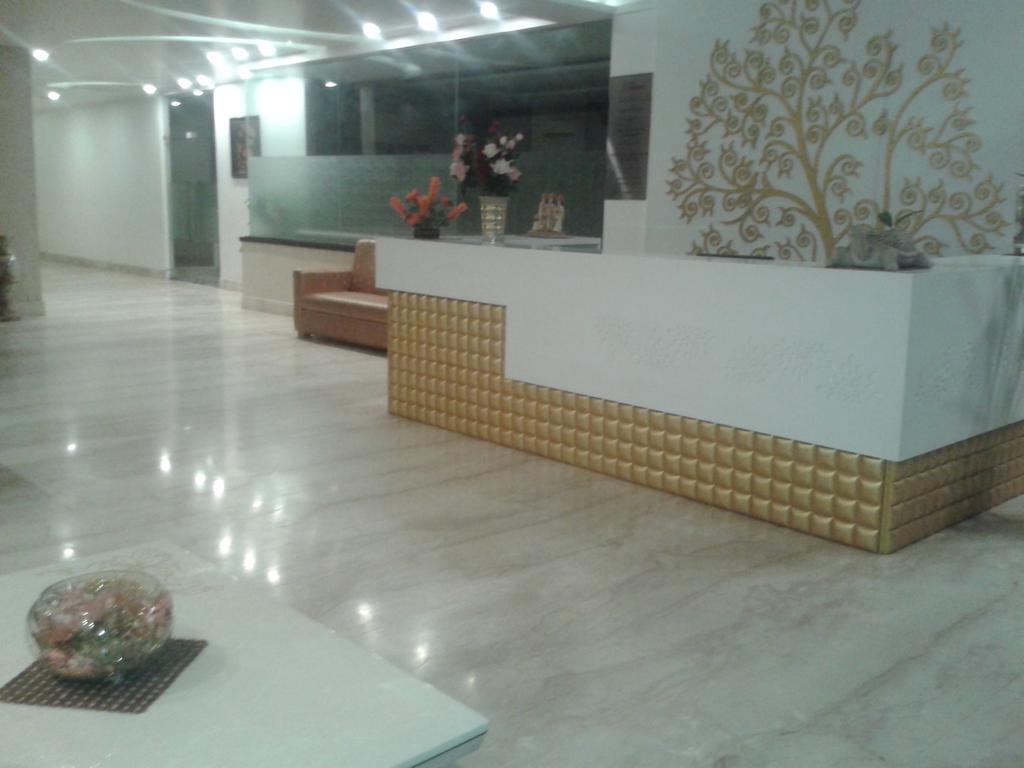 Hotel Krishnam Вриндавана Экстерьер фото